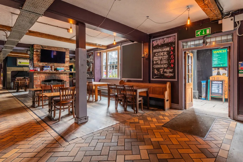 The Full Moon and Attic Bar photo 2